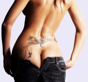 lower-back-sexy-tattoo11